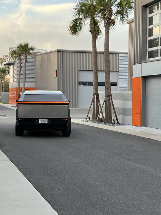 2024 Tesla Cybertruck - Image 23 of 31