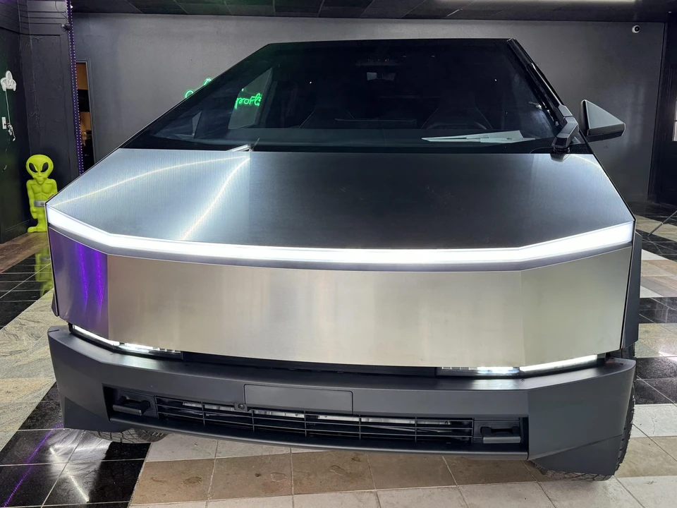 2024 Tesla Cybertruck - Image 2 of 31