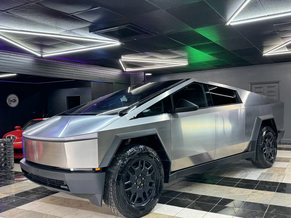 2024 Tesla Cybertruck - Image 9 of 31