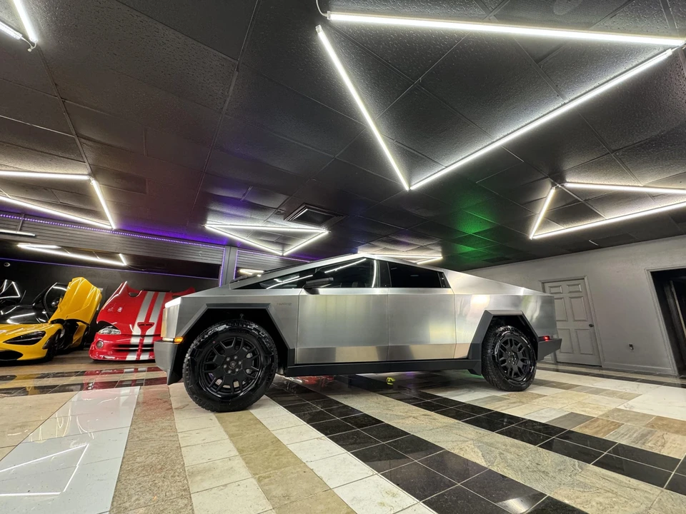 2024 Tesla Cybertruck - Image 11 of 31