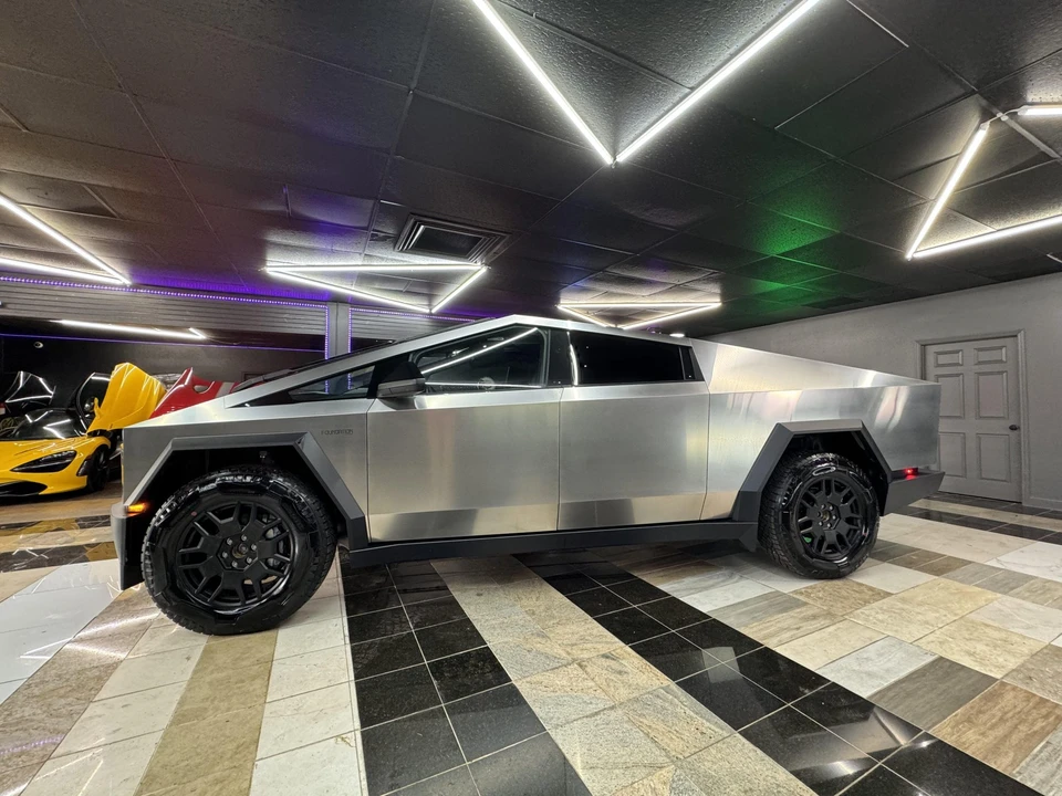 2024 Tesla Cybertruck - Image 13 of 31