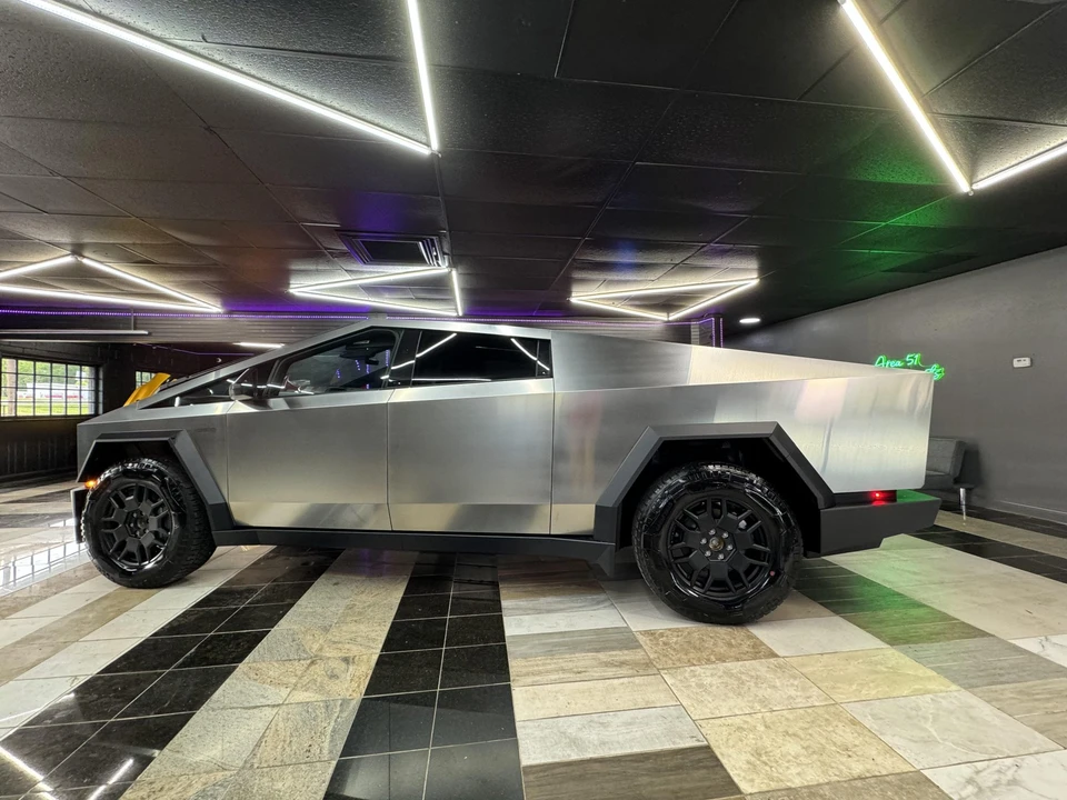 2024 Tesla Cybertruck - Image 16 of 31