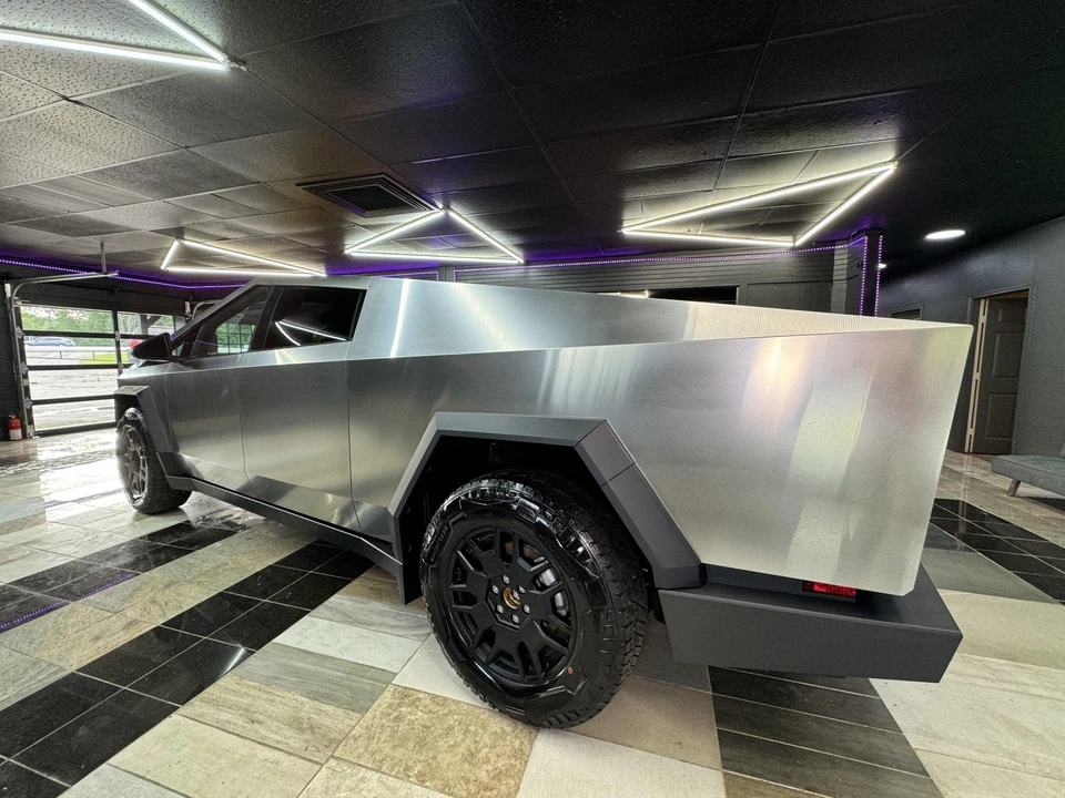 2024 Tesla Cybertruck - Image 20 of 31