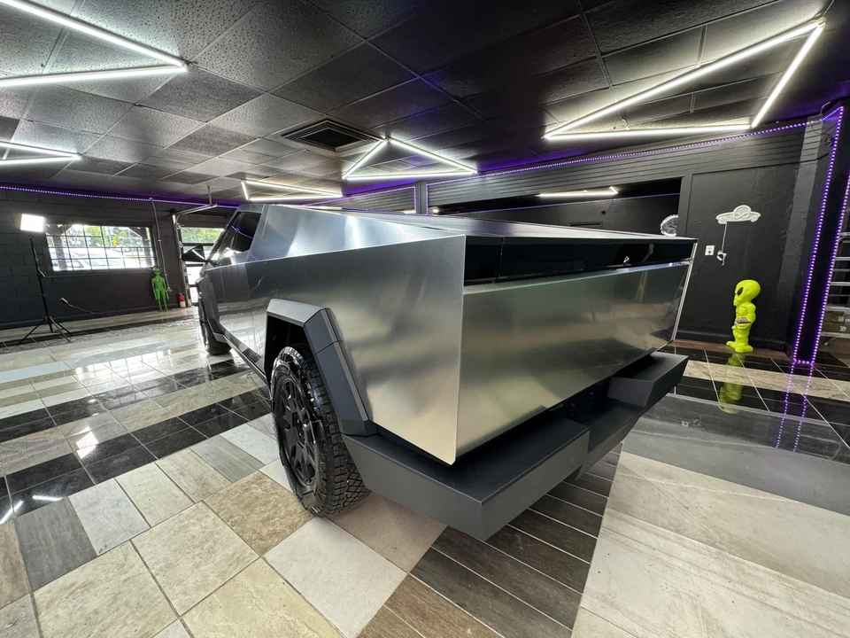 2024 Tesla Cybertruck - Image 21 of 31