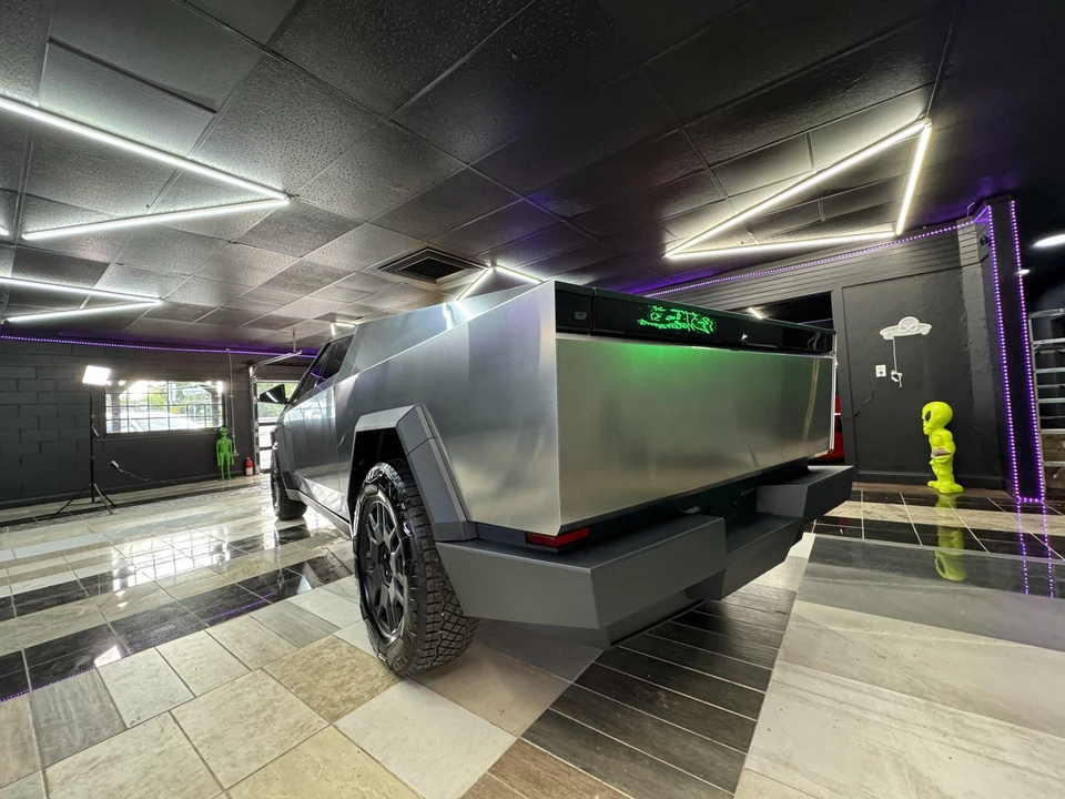 2024 Tesla Cybertruck - Image 22 of 31