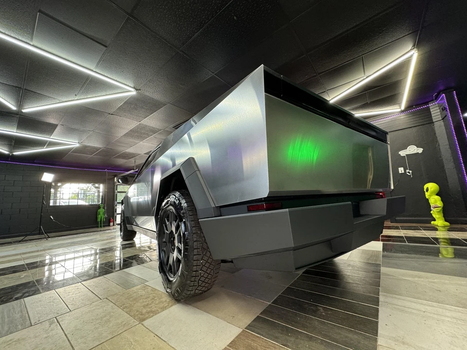 2024 Tesla Cybertruck - Image 23 of 31