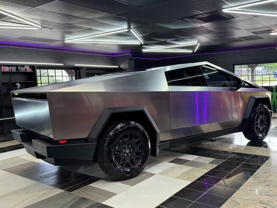 2024 Tesla Cybertruck - Image 26 of 31