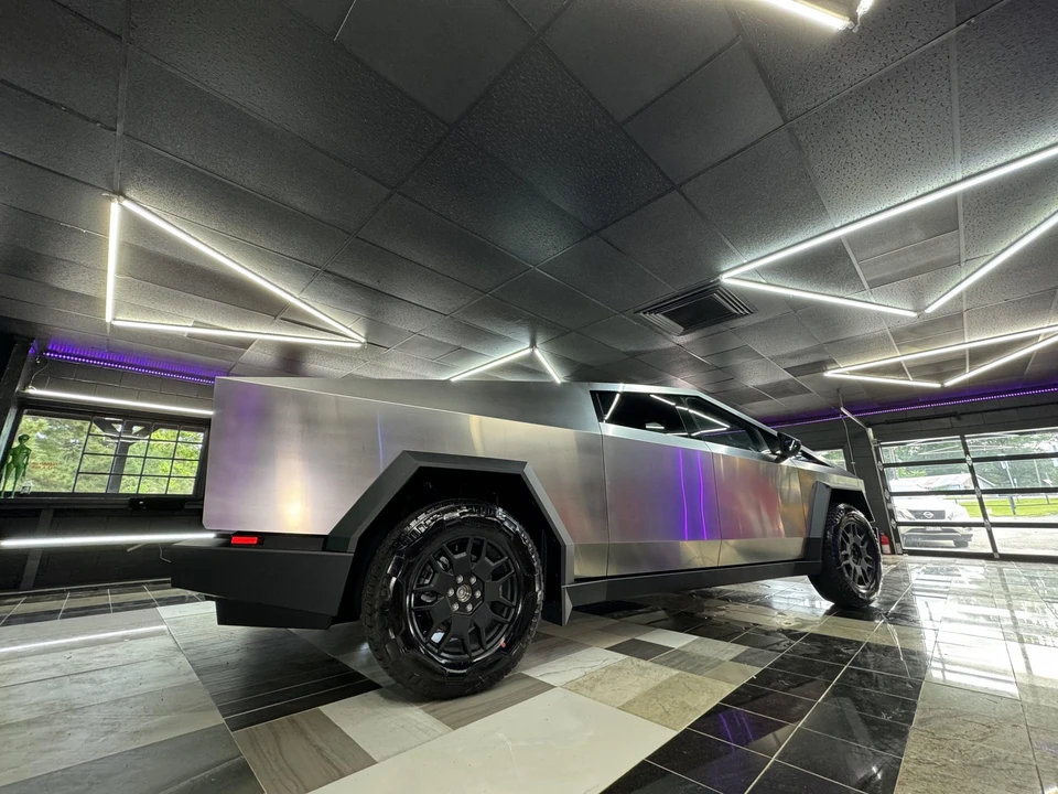 2024 Tesla Cybertruck - Image 27 of 31