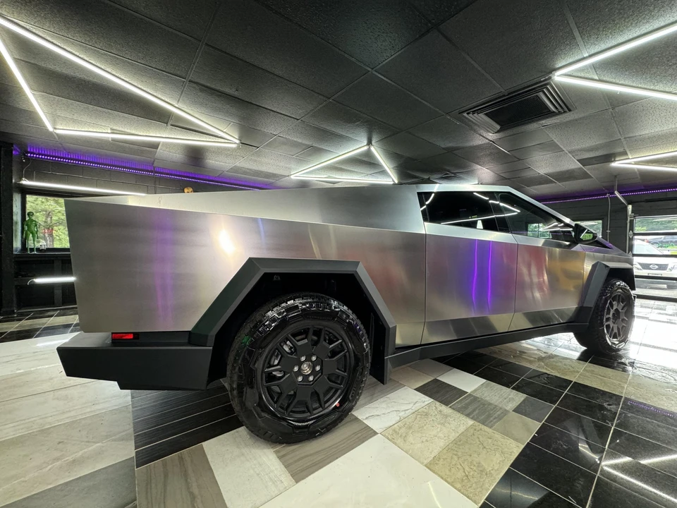 2024 Tesla Cybertruck - Image 28 of 31