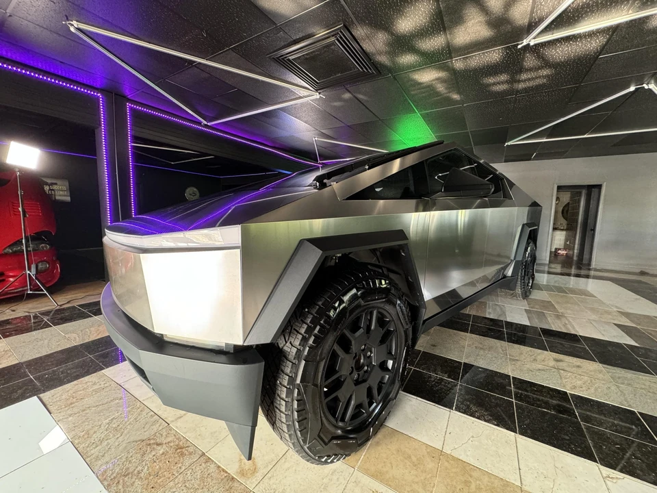 2024 Tesla Cybertruck - Image 8 of 31
