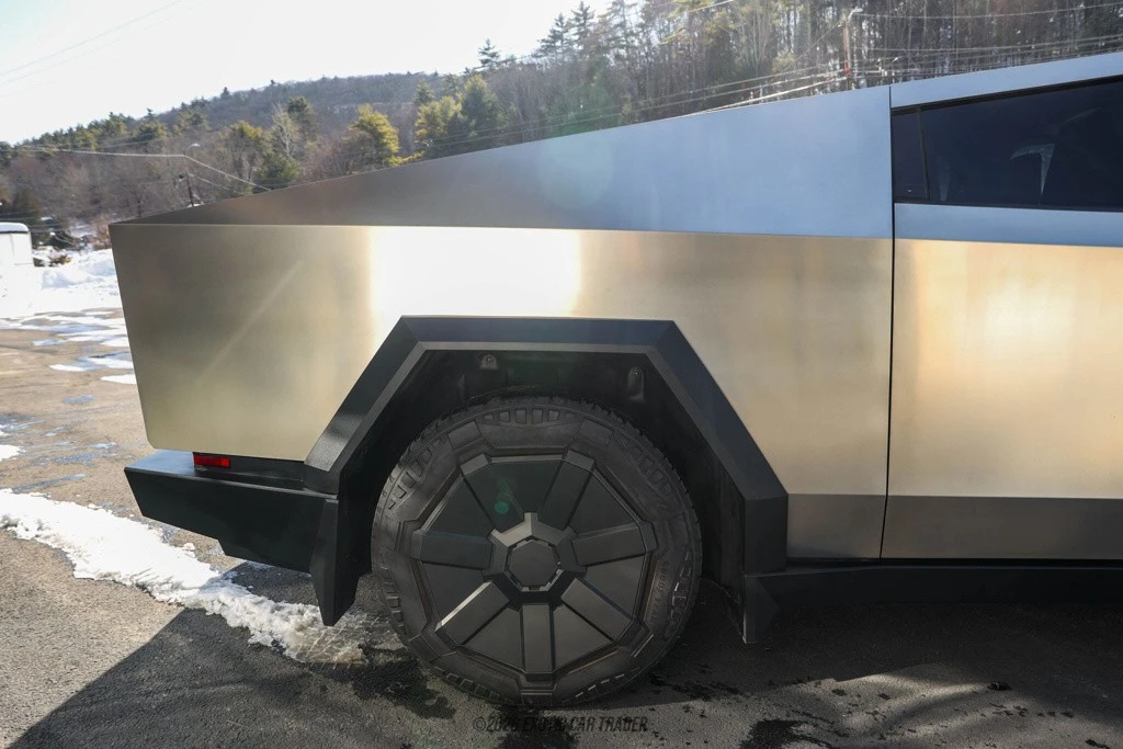 2024 Tesla Cybertruck - Image 10 of 12