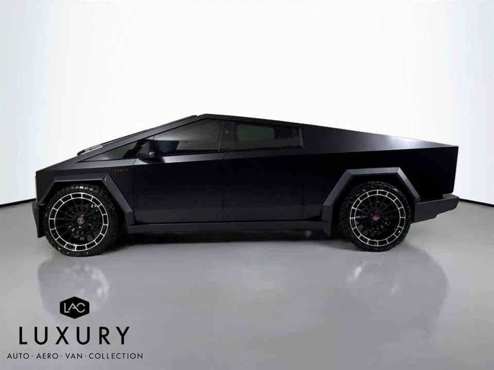 2024 Tesla Cybertruck - Image 8 of 12