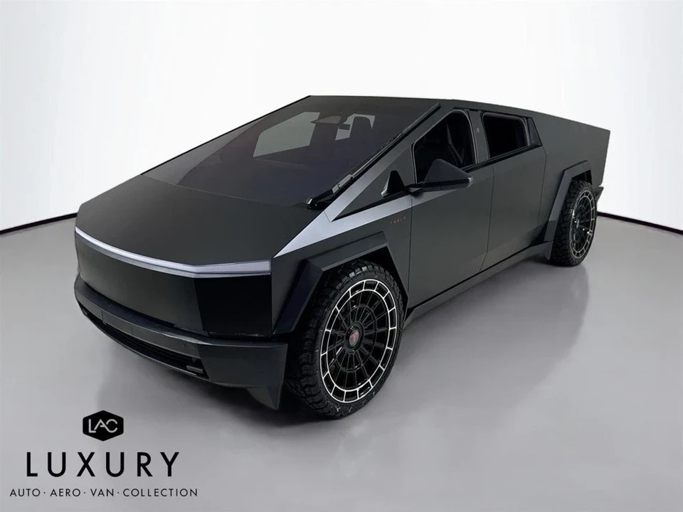 2024 Tesla Cybertruck - Image 2 of 12