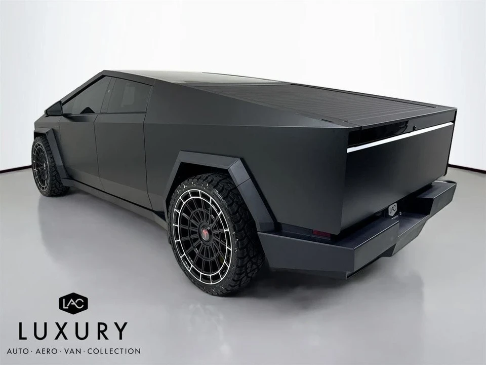 2024 Tesla Cybertruck - Image 6 of 12