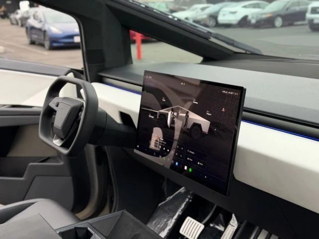 2024 Tesla Cybertruck - Image 18 of 21