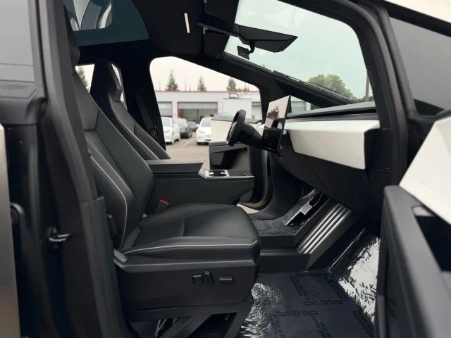 2024 Tesla Cybertruck - Image 16 of 21