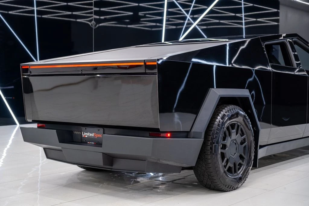 2024 Tesla Cybertruck - Image 15 of 21