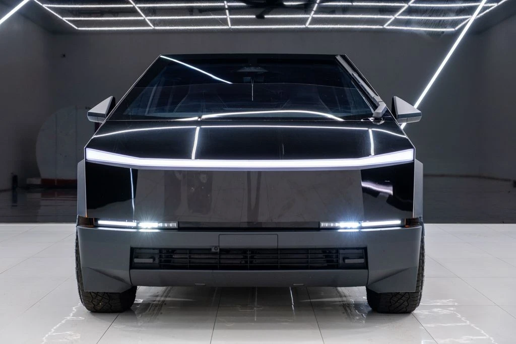 2024 Tesla Cybertruck - Image 2 of 21