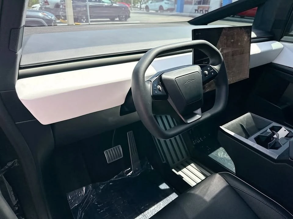 2024 Tesla Cybertruck - Image 9 of 20