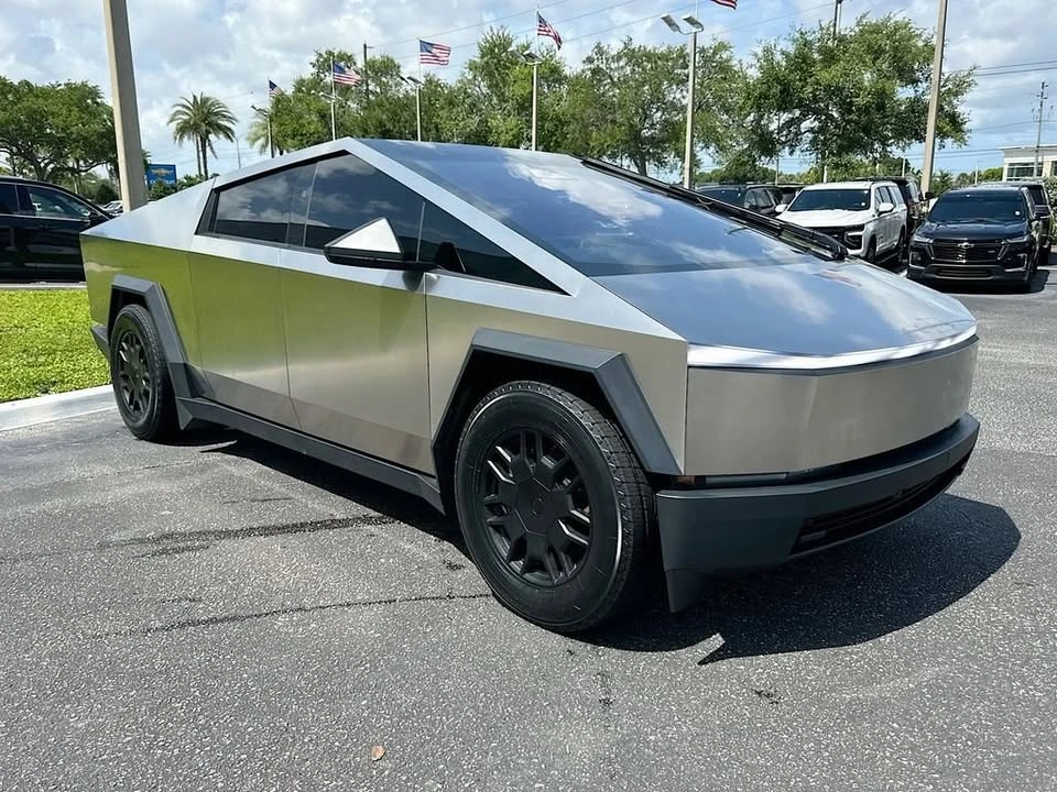 2024 Tesla Cybertruck - Image 3 of 20