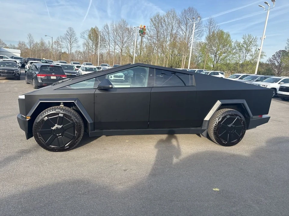 2024 Tesla Cybertruck - Image 2 of 21