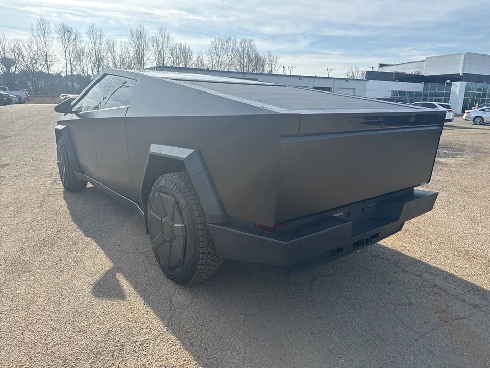 2024 Tesla Cybertruck - Image 2 of 7