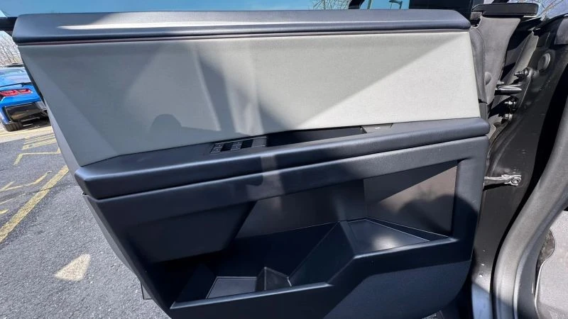 2024 Tesla Cybertruck - Image 10 of 12