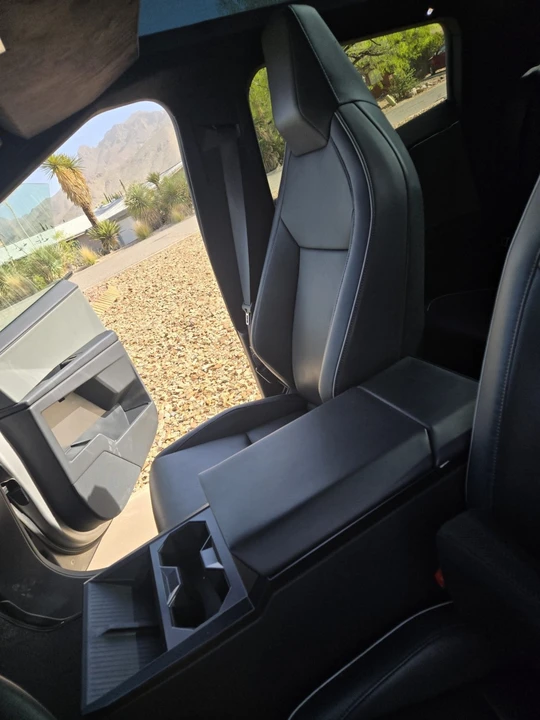 2024 Tesla Cybertruck - Image 5 of 10