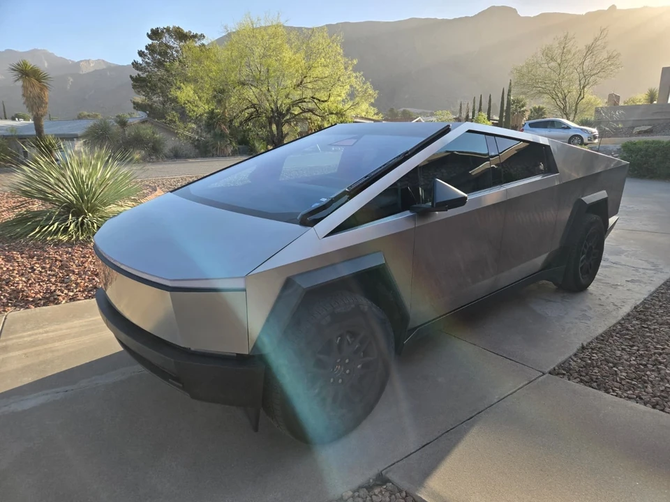 2024 Tesla Cybertruck - Image 3 of 10