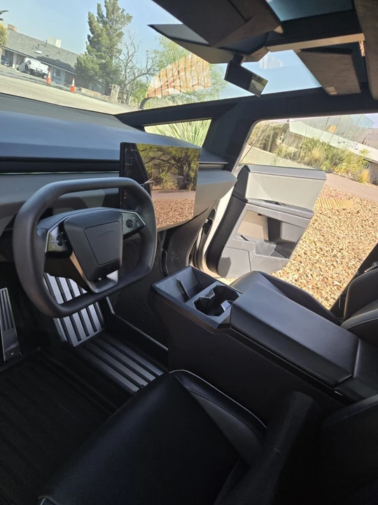 2024 Tesla Cybertruck - Image 6 of 10
