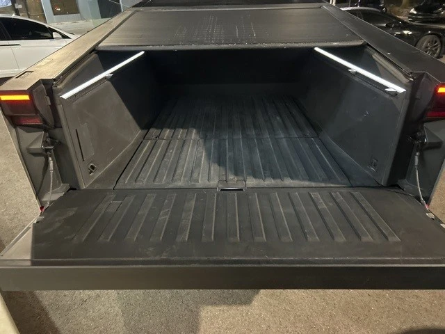 2024 Tesla Cybertruck - Image 16 of 21