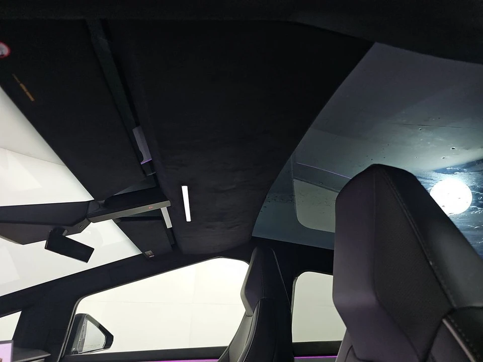 2024 Tesla Cybertruck - Image 8 of 10