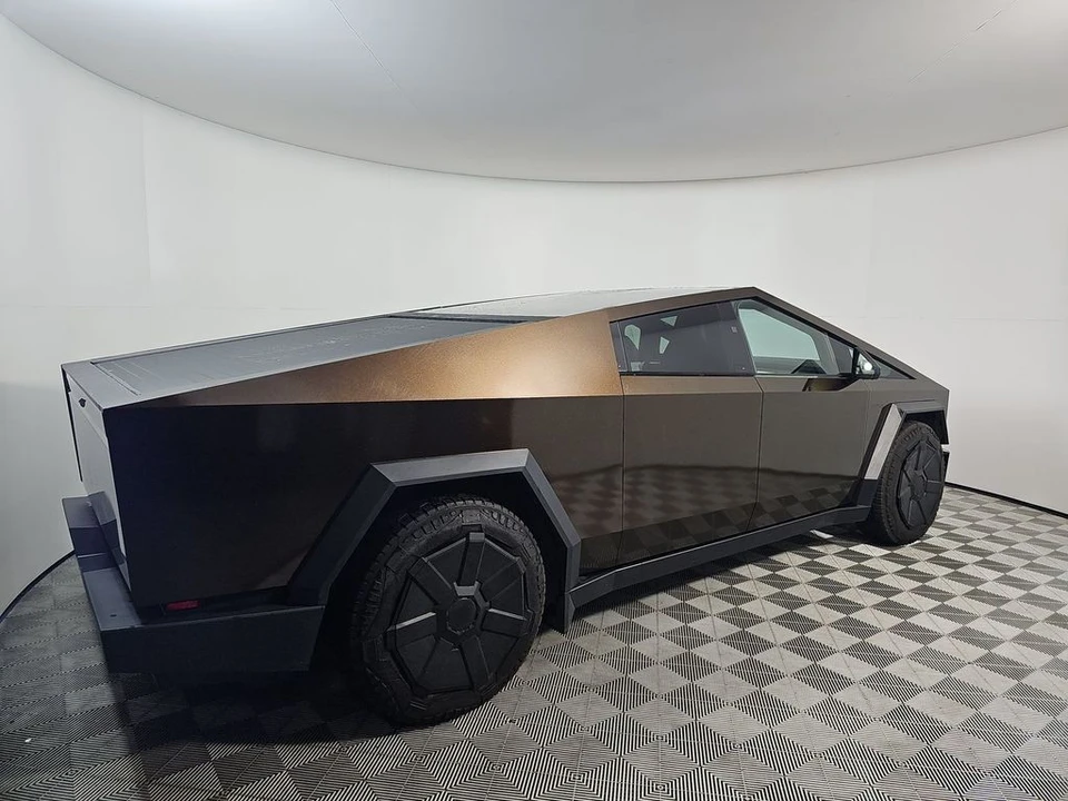 2024 Tesla Cybertruck - Image 2 of 10