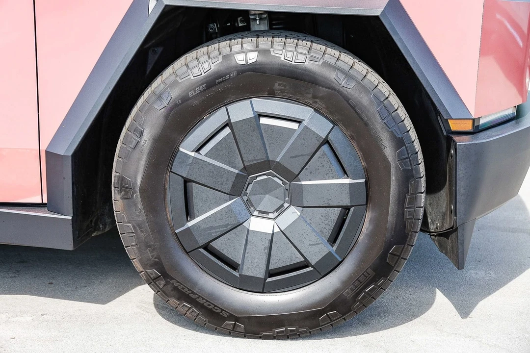 2024 Tesla Cybertruck - Image 9 of 21