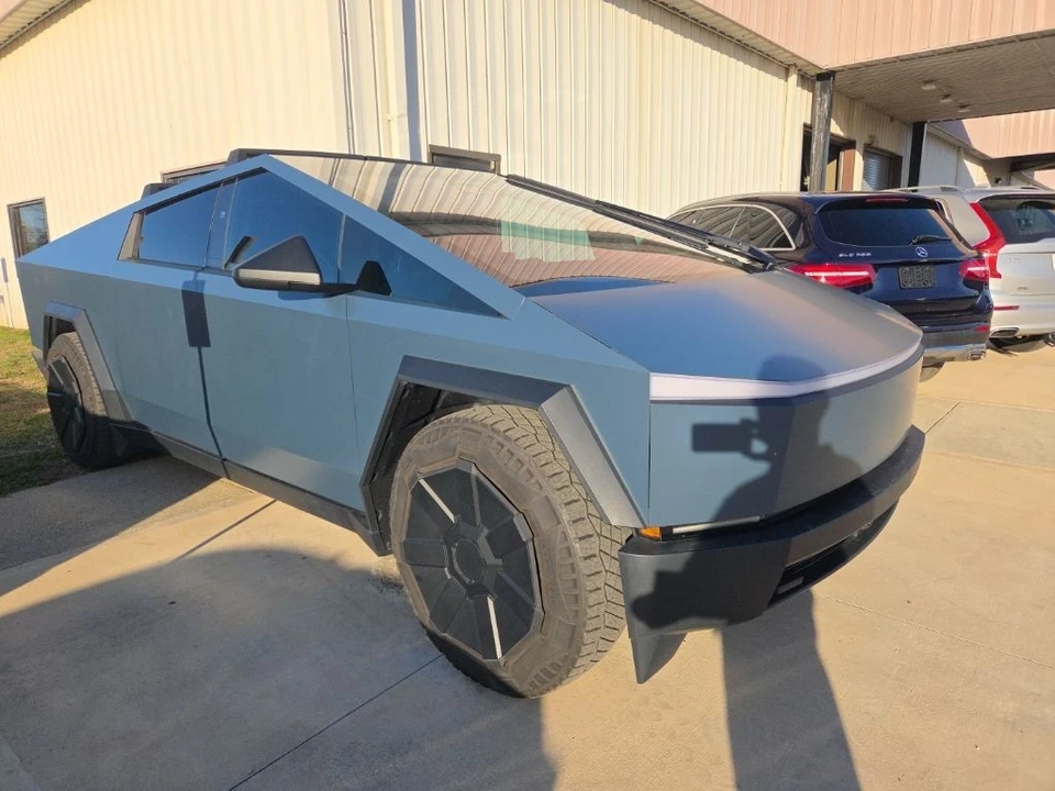 2024 Tesla Cybertruck - Image 2 of 7