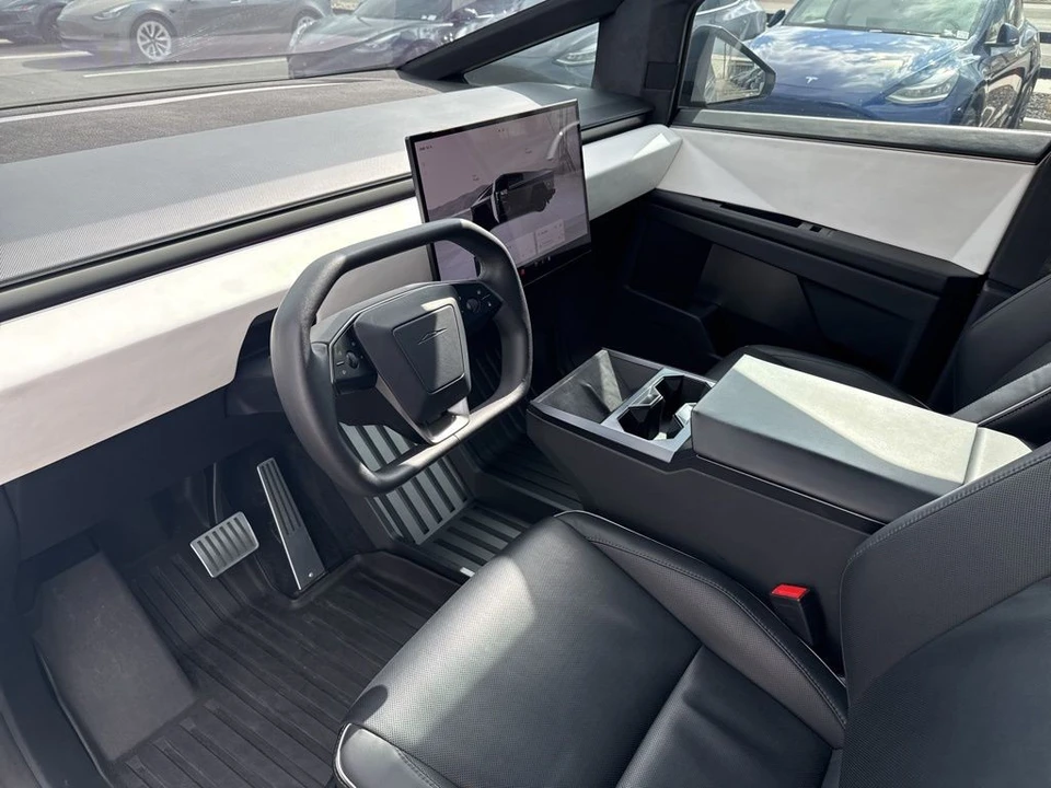 2024 Tesla Cybertruck - Image 12 of 21
