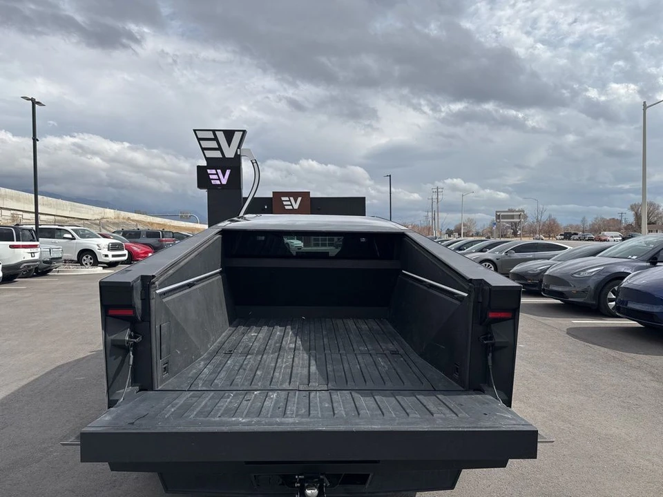 2024 Tesla Cybertruck - Image 18 of 21