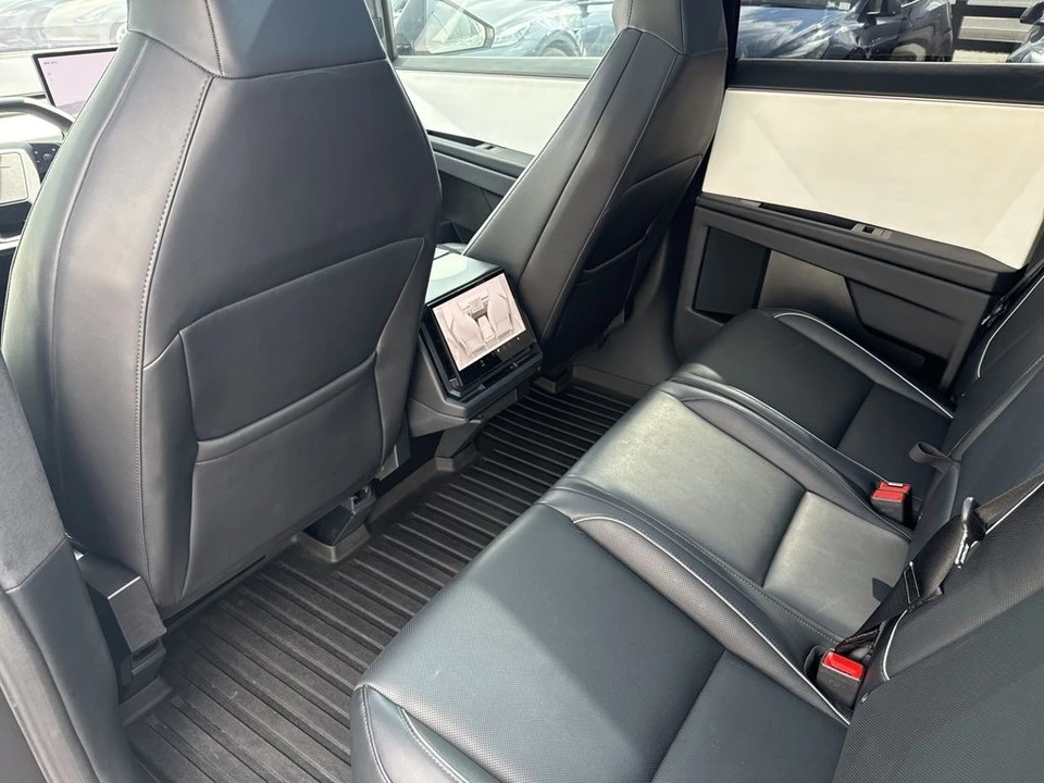 2024 Tesla Cybertruck - Image 15 of 21