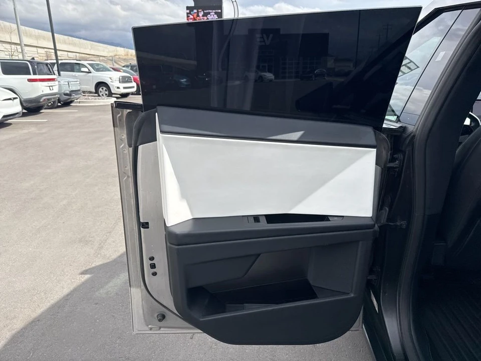 2024 Tesla Cybertruck - Image 14 of 21