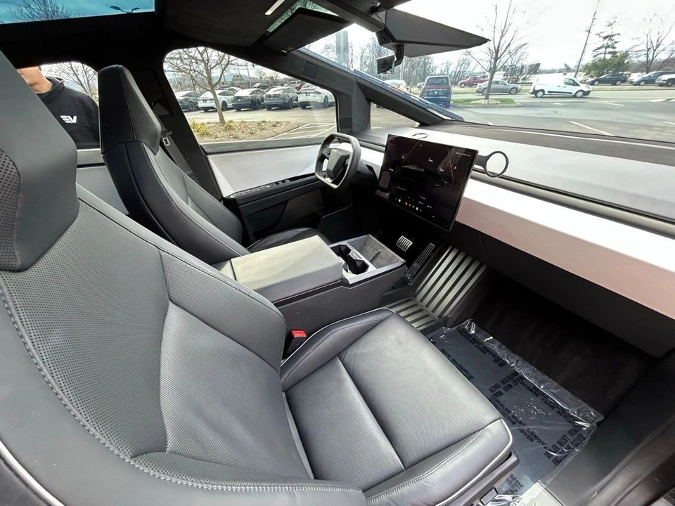 2024 Tesla Cybertruck - Image 10 of 15