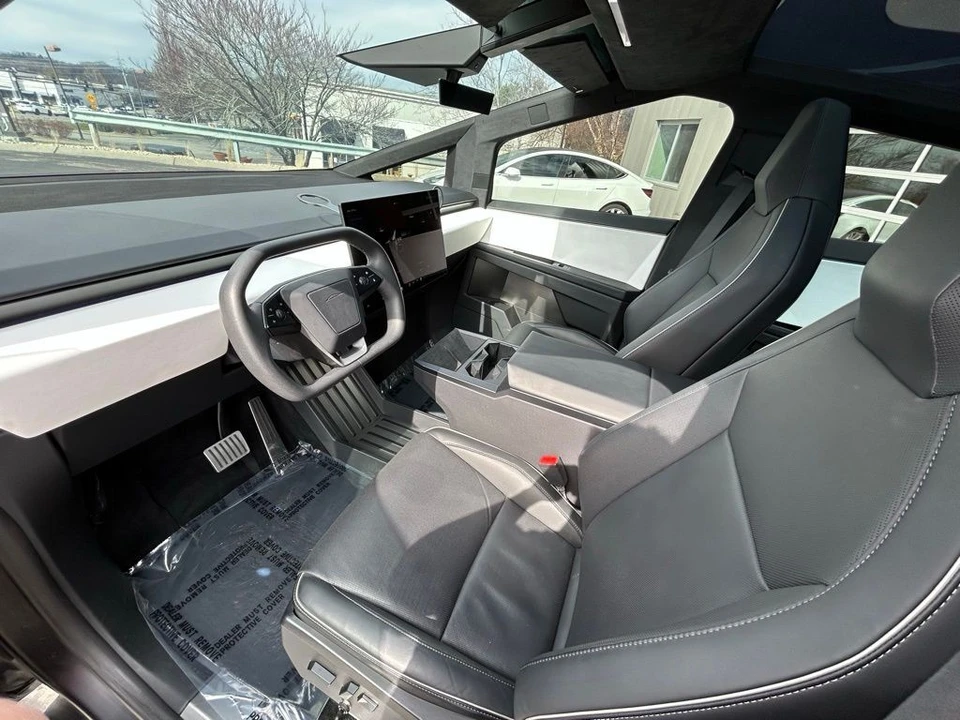 2024 Tesla Cybertruck - Image 13 of 15