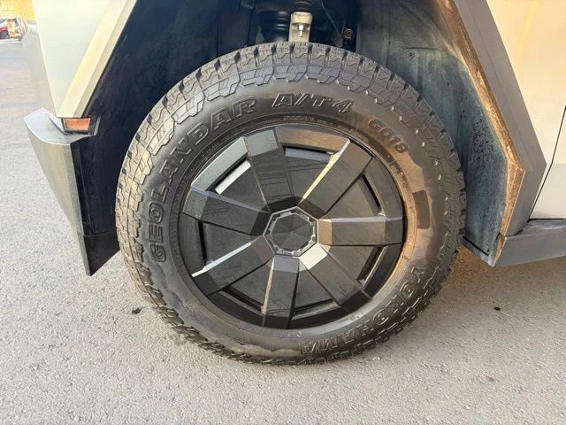 2024 Tesla Cybertruck - Image 10 of 21