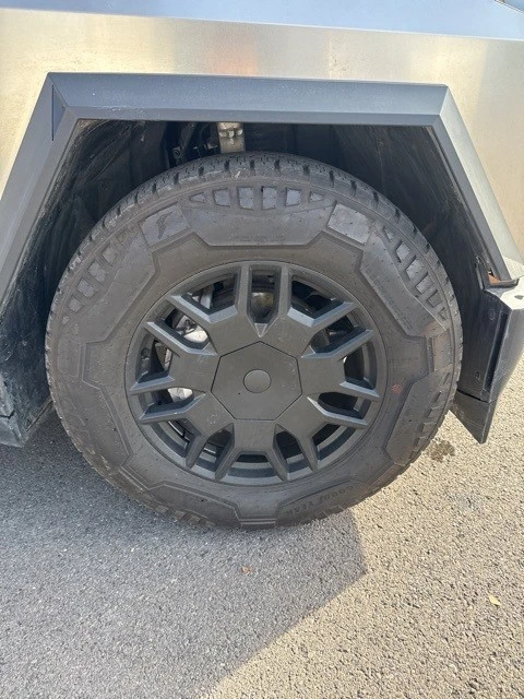 2024 Tesla Cybertruck - Image 10 of 21