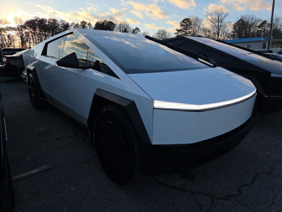 2024 Tesla Cybertruck - Image 2 of 6