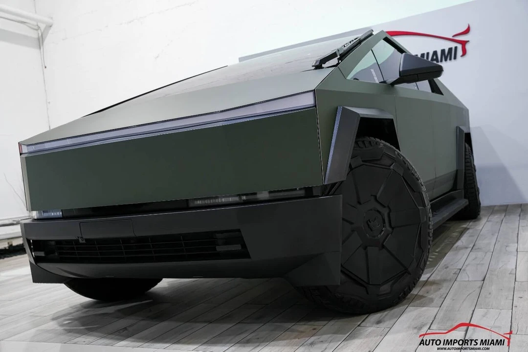 2024 Tesla Cybertruck - Image 2 of 12