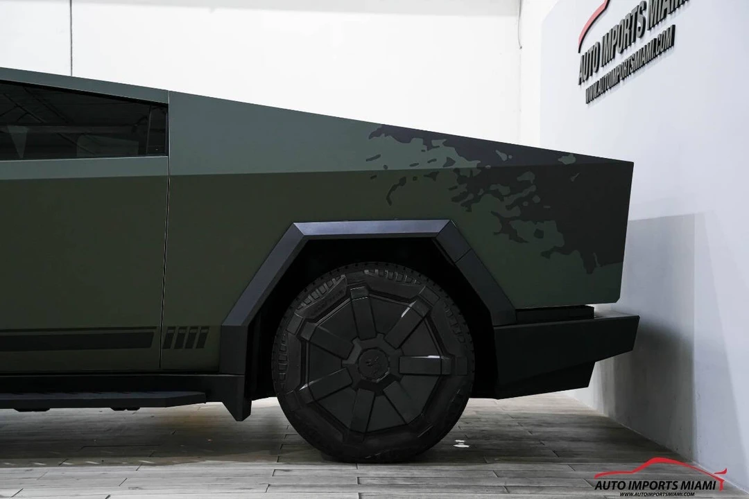 2024 Tesla Cybertruck - Image 16 of 21