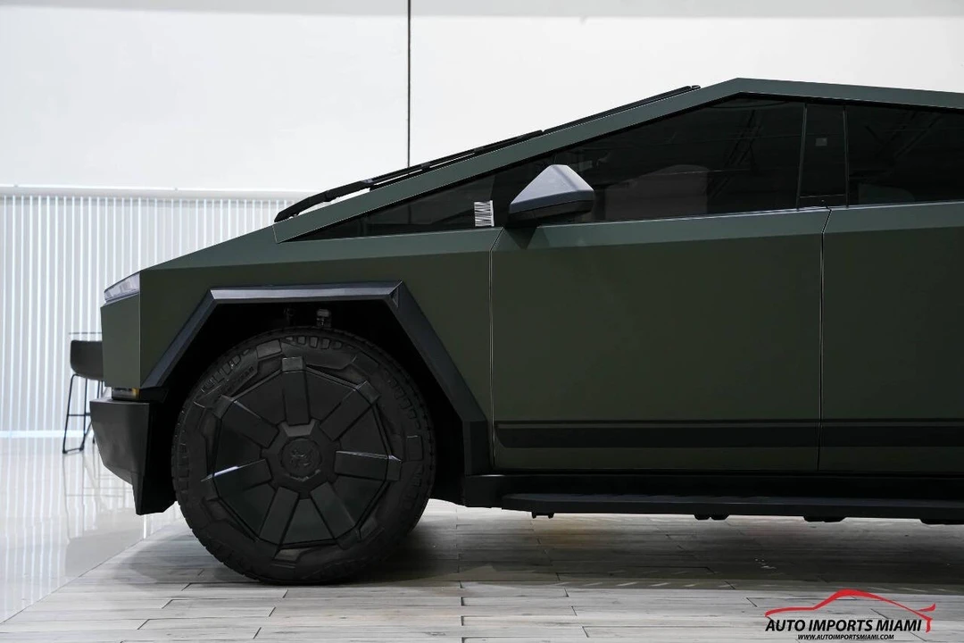 2024 Tesla Cybertruck - Image 15 of 21