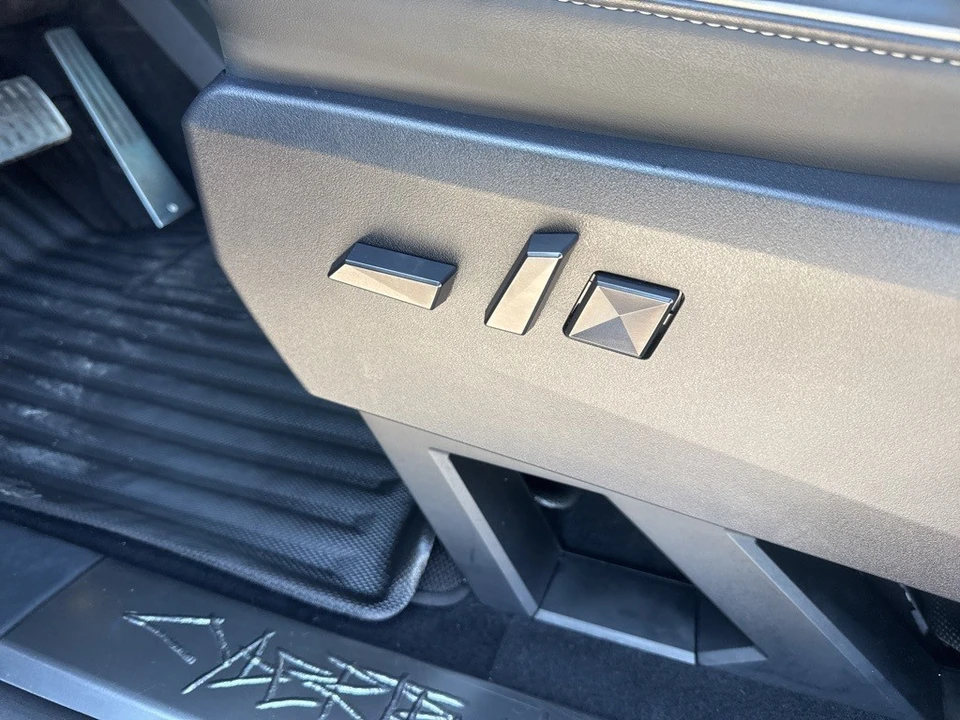 2024 Tesla Cybertruck - Image 10 of 12