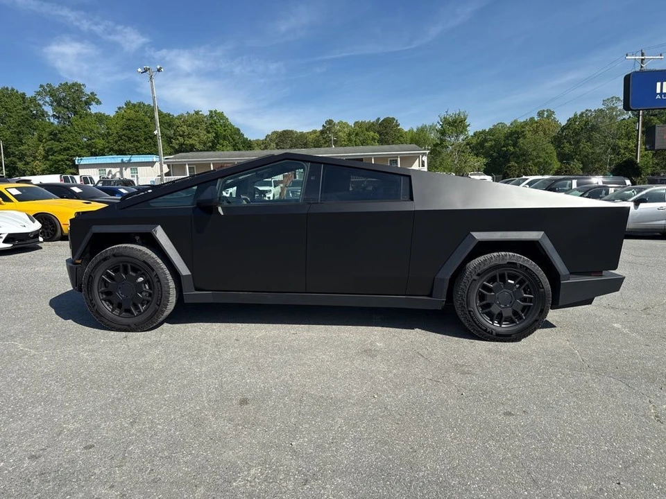 2024 Tesla Cybertruck - Image 2 of 21