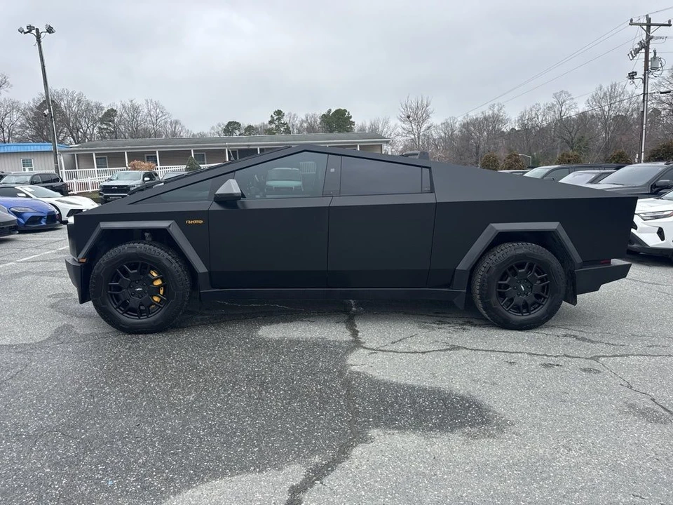 2024 Tesla Cybertruck - Image 2 of 12